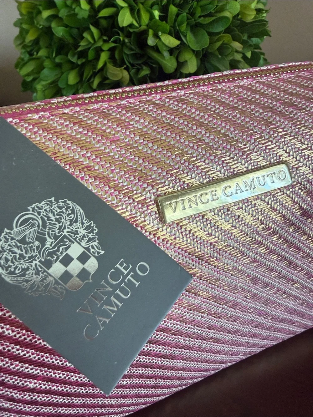 VINCE CAMUTO 💄IRIDESCENT PINK COSMETIC BAG💄 WITH TASSEL CHARMS 🌟NWT🌟